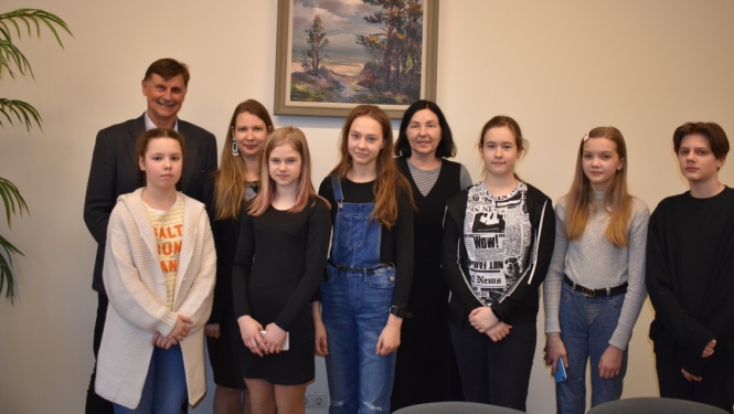 Skolēni “ēno” Patentu valdē