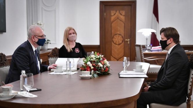 Patentu valdes direktors Sandris Laganovskis tiekas ar Valsts prezidentu Egilu Levitu