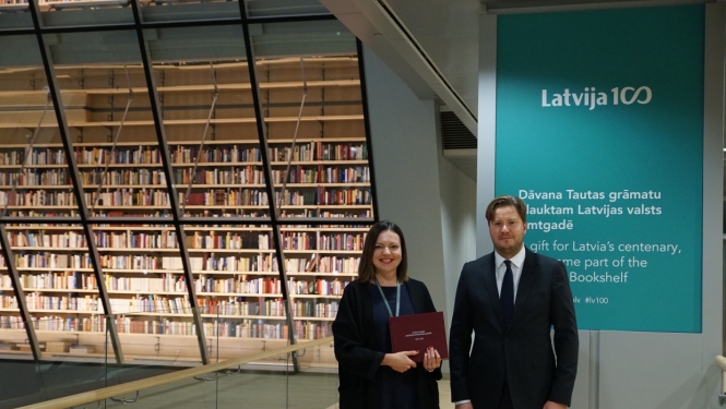 Ar Patentu valdes grāmatas dāvinājumu Latvijas Nacionālajā bibliotēkā atklāta izstāde “Izgudrotājdarbība Latvijā 1918-1940”
